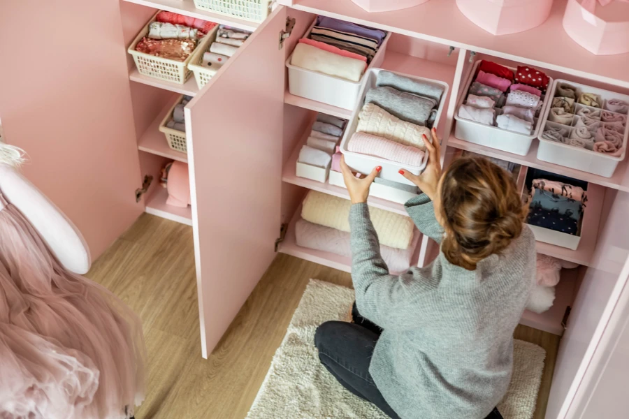 armoire basse sur mesure petite chambre