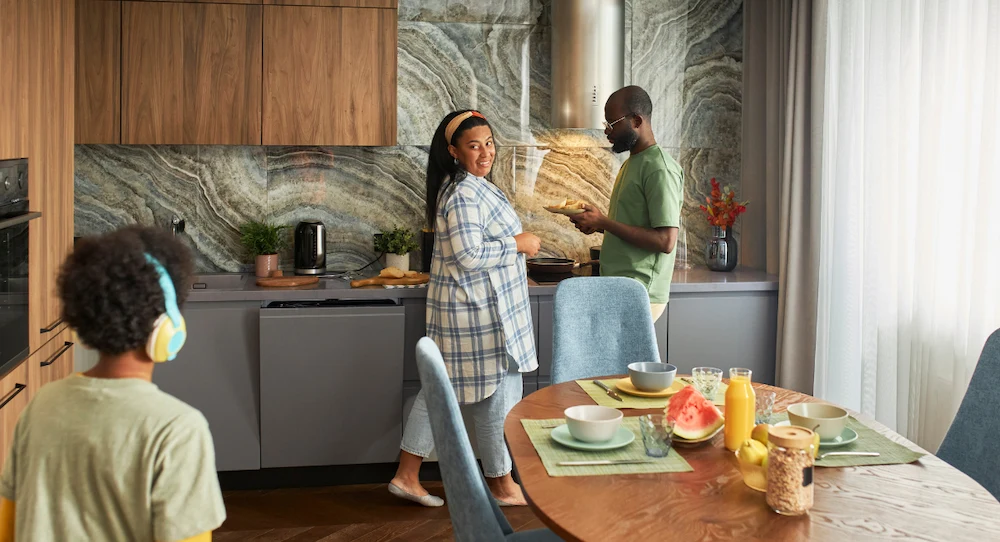 table à manger dans la cuisine