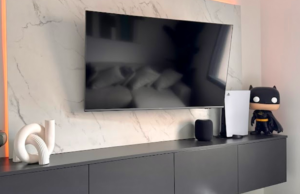 Meuble TV sur mesure à Valence – Design noir graphique et éclairage LED